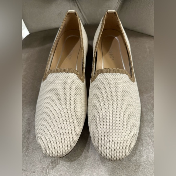 Vionic Shoes - Vionic Womens Willa Knit Loafers Cream/Camel Trim Comfort Old Money Size 6 New